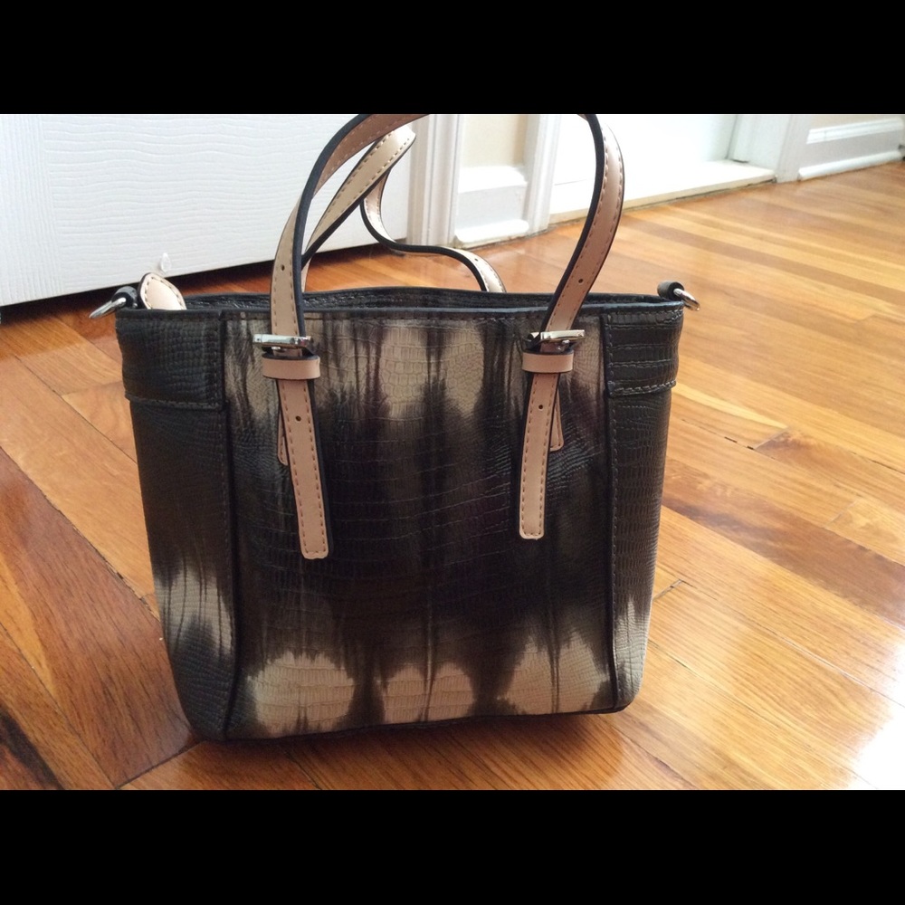 Guess purse - Picture 5 of 6